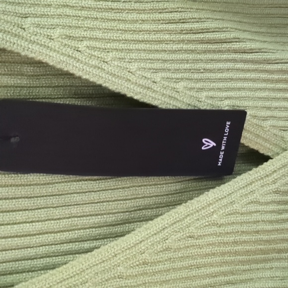 Lulu's* ladies size M Knit faux wrap lime green top, sleeveless cross fr… - Picture 7 of 12